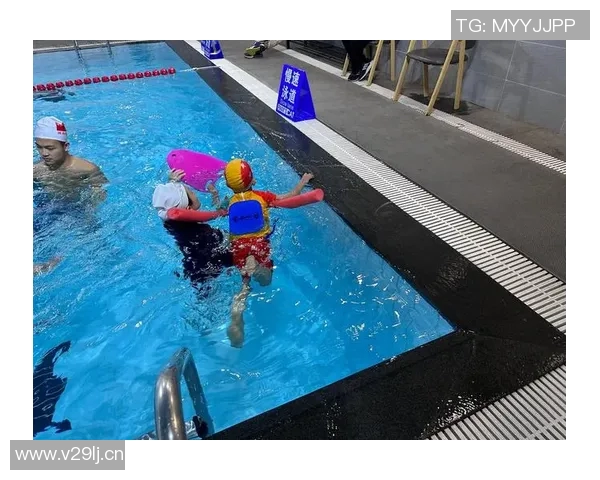 游泳技巧与训练方法全解析 提升速度与耐力的科学训练方案 游泳技巧与训练方法全解析 提升速度与耐力的科学训练方案